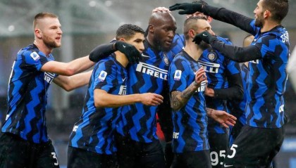 意甲赛事：AC 米兰主场出击捍卫名次，科莫客场挑战力求佳绩